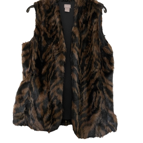 Chicos faux fur vest. Size 0. Fits like a medium. Brown and back animal print. - Picture 3 of 7
